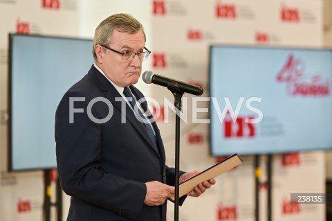  10.08.2020 GDANSK<br />
WIZYTA WICEPREMIERA PIOTRA GLINSKIEGO W GDANSKU<br />
KONFERENCJA W SPRAWIE OBCHODOW 40. ROCZNICY PODPISANIA POROZUMIEN SIERPNIOWYCH ORAZ UTWORZENIA NSZZ SOLIDARNOSC W SALI BHP STOCZNI GDANSKIEJ<br />
N/Z PIOTR GLINSKI<br />
 