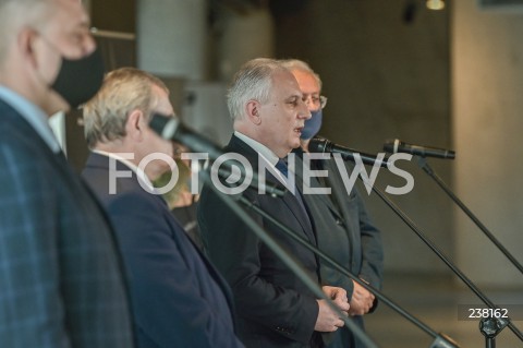  10.08.2020 GDANSK<br />
WIZYTA WICEPREMIERA PIOTRA GLINSKIEGO W GDANSKU<br />
KONFERENCJA W MUZEUM II WOJNY SWIATOWEJ NT. KONKURSU NA OPRACOWANIE KONCEPCJI CMENTARZA WOJSKOWEGO ZOLNIERZY WP NA WESTERPLATTE <br />
N/Z DARIUSZ DRELICH <br />
 