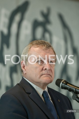  10.08.2020 GDANSK<br />
WIZYTA WICEPREMIERA PIOTRA GLINSKIEGO W GDANSKU<br />
KONFERENCJA W MUZEUM II WOJNY SWIATOWEJ NT. KONKURSU NA OPRACOWANIE KONCEPCJI CMENTARZA WOJSKOWEGO ZOLNIERZY WP NA WESTERPLATTE <br />
N/Z PIOTR GLINSKI<br />
 