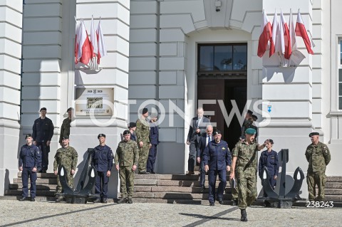  11.08.2020 GDYNIA<br />
KONFERENCJA MINISTRA OBRONY NARODOWEJ W KOMENDZIE MARYNARKI WOJENNEJ W GDYNI NT. PRZYGOTOWAN DO OBCHODOW 81. ROCZNICY WYBUCHU II WOJNY SWIATOWEJ NA WESTERPLATTE <br />
N/Z MARIUSZ BLASZCZAK<br />
 