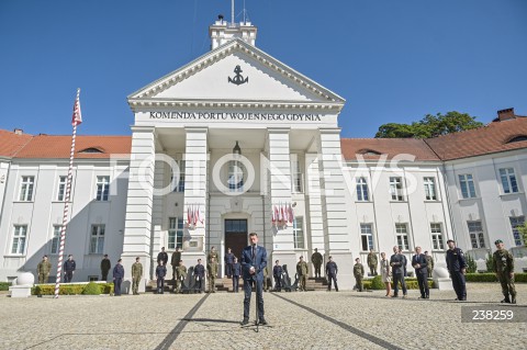  11.08.2020 GDYNIA<br />
KONFERENCJA MINISTRA OBRONY NARODOWEJ W KOMENDZIE MARYNARKI WOJENNEJ W GDYNI NT. PRZYGOTOWAN DO OBCHODOW 81. ROCZNICY WYBUCHU II WOJNY SWIATOWEJ NA WESTERPLATTE <br />
N/Z MARIUSZ BLASZCZAK<br />
 