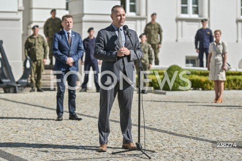  11.08.2020 GDYNIA<br />
KONFERENCJA MINISTRA OBRONY NARODOWEJ W KOMENDZIE MARYNARKI WOJENNEJ W GDYNI NT. PRZYGOTOWAN DO OBCHODOW 81. ROCZNICY WYBUCHU II WOJNY SWIATOWEJ NA WESTERPLATTE <br />
N/Z KAROL NAWROCKI MARIUSZ BLASZCZAK<br />
 