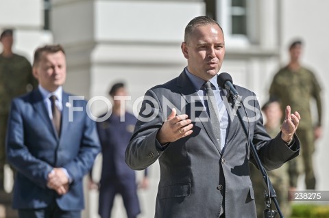  11.08.2020 GDYNIA<br />
KONFERENCJA MINISTRA OBRONY NARODOWEJ W KOMENDZIE MARYNARKI WOJENNEJ W GDYNI NT. PRZYGOTOWAN DO OBCHODOW 81. ROCZNICY WYBUCHU II WOJNY SWIATOWEJ NA WESTERPLATTE <br />
N/Z KAROL NAWROCKI MARIUSZ BLASZCZAK<br />
 