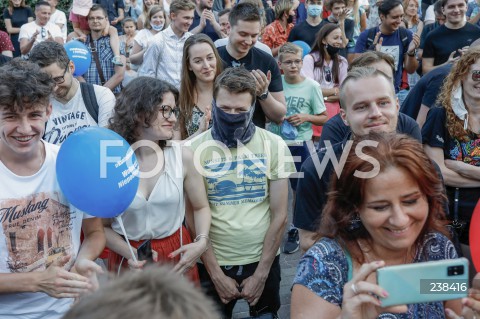  13.08.2020 GDYNIA<br />
WAKACJE Z KONFEDERACJA<br />
FINAL SERII SPOTKAN POLITYKOW KONFEDERACJI Z MIESZKANCAMI I TURYSTAMI NADMORSKICH MIEJSCOWOCI<br />
N/Z WYBORCY KONFEDERACJI<br />
 