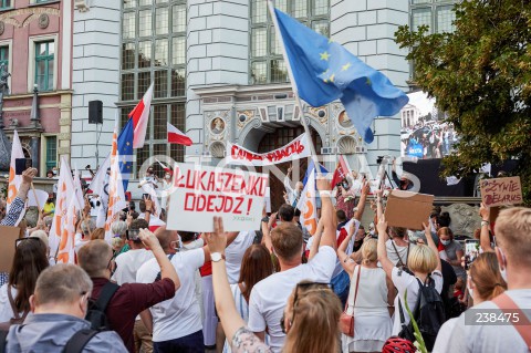  14.08.2020 GDANSK<br />
SOLIDARNI Z BIALORUSIA<br />
MANIFESTACAJA WYRAZAJACA SOLIDARNOSC Z BIALORUSIA<br />
N/Z MANIFESTANCI LUKASZENKO ODEJDZ FLAGA UNII FLAGA BIALORUSI SOLIDARNOSC<br />
 