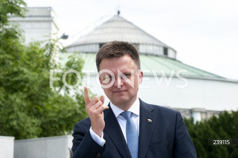  17.08.2020 WARSZAWA<br />
KONFERENCJA PRASOWA SZYMONA HOLOWNI<br />
N/Z SZYMON HOLOWNIA<br />
 