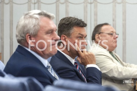  17.08.2020 WARSZAWA SENAT<br />
POSIEDZENIE SENATU<br />
N/Z JERZY CZERWINSKI MAREK MARTYNOWSKI ROBERT MAMATOW<br />
 