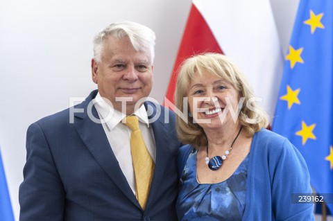  17.08.2020 WARSZAWA SENAT<br />
POSIEDZENIE SENATU<br />
N/Z BOGDAN BORUSEWICZ JOLANTA HIBNER<br />
 