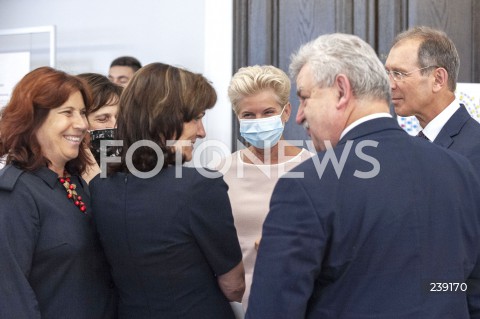  17.08.2020 WARSZAWA SENAT<br />
POSIEDZENIE SENATU<br />
N/Z BEATA MALECKA LIBERA GABRIELA MORAWSKA STANECKA JOANNA SEKULA ZYGMUNT FRANKIEWICZ<br />
 