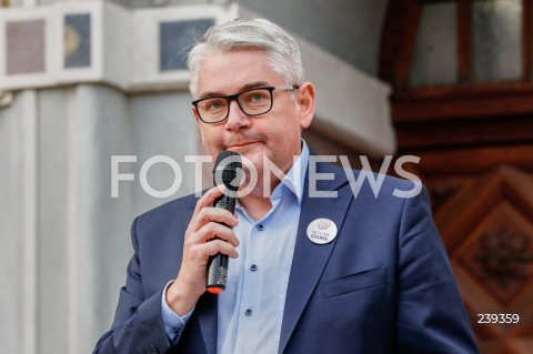  20.08.2020 GDANSK<br />
PROTEST JESTEM LGBT - PRZECIWKO PRZEMOCY I MOWIE NIENAWISCI WOBEC SPOLECZNOSCI LGBTQ+<br />
N/Z PIOTR KOWALCZUK WICEPREZYDENT MIASTO GDANSK<br />
 