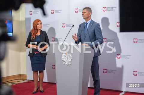  27.08.2020 WARSZAWA<br />
KONFERENCJA MINISTRA EDUKACJI<br />
N/Z ANNA OSTROWSKA DARIUSZ PIONTKOWSKI<br />
 