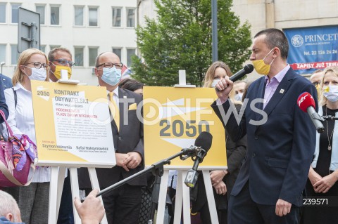  29.08.2020 WARSZAWA<br />
PREZENTACJA LOGO POLSKA 2050 SZYMONA HOLOWNI<br />
N/Z RAFAL MAKSYMOWICZ<br />
 