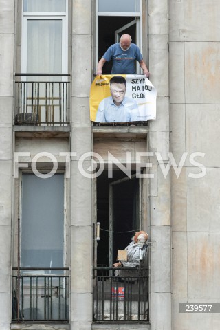  29.08.2020 WARSZAWA<br />
PREZENTACJA LOGO POLSKA 2050 SZYMONA HOLOWNI<br />
N/Z SZYMON HOLOWNIA PLAKAT WYBORCZY<br />
 