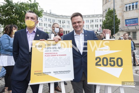  29.08.2020 WARSZAWA<br />
PREZENTACJA LOGO POLSKA 2050 SZYMONA HOLOWNI<br />
N/Z SZYMON HOLOWNIA RAFAL MAKSYMOWICZ<br />
 