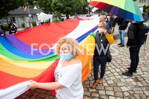  31.08.2020 GDANSK<br />
OBCHODY 40. ROCZNICY POROZUMIEN SIERPNIOWYCH W GDANSKU<br />
N/Z RADOMIR SZUMELDA TECZOWA FLAGA SEKTOROWKA KOD<br />
 