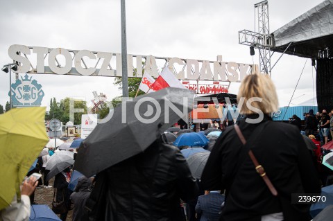  31.08.2020 GDANSK<br />
OBCHODY 40. ROCZNICY POROZUMIEN SIERPNIOWYCH W GDANSKU<br />
N/Z LECH WALESA PRZEMAWIA PRZY BRAMIE STOCZNI GDANSK<br />
 