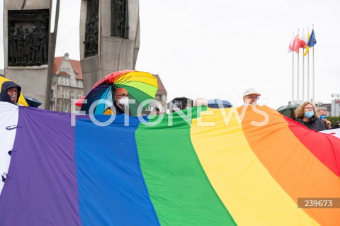  31.08.2020 GDANSK<br />
OBCHODY 40. ROCZNICY POROZUMIEN SIERPNIOWYCH W GDANSKU<br />
N/Z RADOMIR SZUMELDA TECZOWA SEKTOROWKA POD POMNIKIEM POLEGLYCH STOCZNIOWCOW<br />
 