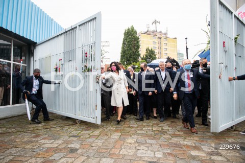  31.08.2020 GDANSK<br />
OBCHODY 40. ROCZNICY POROZUMIEN SIERPNIOWYCH W GDANSKU<br />
N/Z LECH WALESA OTWIERA BRAME NR 2 STOCZNI GDANSKIEJ ALEKSANDRA DULKIEWICZ WLADYSLAW FRASYNIUK TOMASZ GRODZKI<br />
 