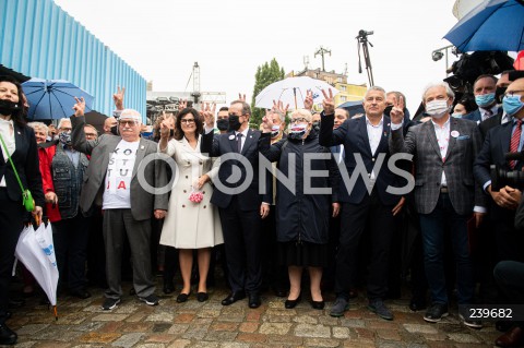  31.08.2020 GDANSK<br />
OBCHODY 40. ROCZNICY POROZUMIEN SIERPNIOWYCH W GDANSKU<br />
N/Z LECH WALESA ALEKSANDRA DULKIEWICZ TOMASZ GRODZKI HENRYKA KRZYWONOS WLADYSLAW FRASYNIUK<br />
 