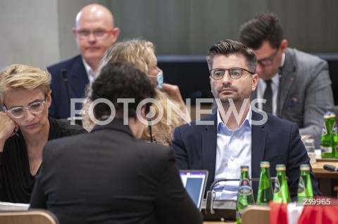  02.09.2020 WARSZAWA SEJM<br />
POSIEDZENIE KOMISJI MSWIA NA TEMAT ZATRZYMANIA MARGOT<br />
N/Z KRZYSZTOF SMISZEK JOANNA SCHEURING WIELGUS<br />
 