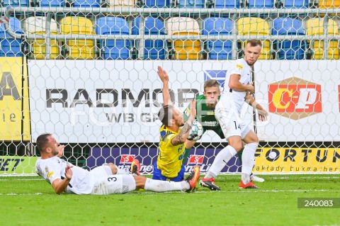  04.09.2020 GDYNIA<br />
PILKA NOZNA - FORTUNA 1. LIGA SEZON 2020/2021<br />
MECZ ARKA GDYNIA - PUSZCZA NIEPOLOMICE<br />
N/Z MICHAL CZARNY ADAM DANCH JAKUB SERAFIN FAUL RZUT KARNY DLA ARKA GDYNIA<br />
 