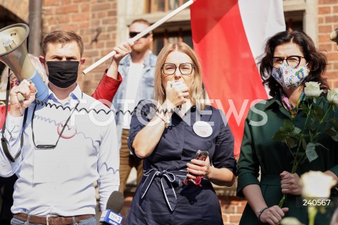  12.09.2020 GDANSK<br />
GDANSK PRZECIWKO TECZOWEJ AGRESJI<br />
PROTEST ZORGANIZOWANY PRZEZ MLODZIEZ WSZECHPOLSKA, ORAZ SIEDEM KONTRMANIFESTACJI M.IN.: GDANSK DLA WSZYSTKICH, TWOJ GDANSK PREZYDENCIE, GDANSK MOWI STOP FASZYZMOWI, KONTRMANIFA GO! GDANSK OBRONIMY, GDANSK - TAK DLA ROWNOSCI<br />
N/Z MAGDALENA ADAMOWICZ ALEKSANDRA DULKIEWICZ<br />
 