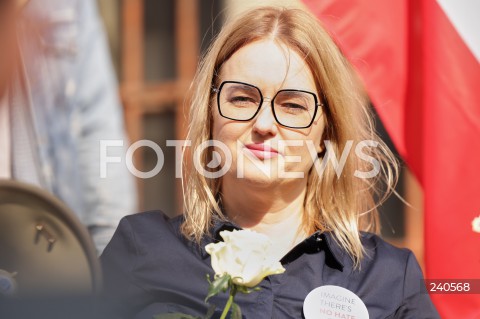  12.09.2020 GDANSK<br />
GDANSK PRZECIWKO TECZOWEJ AGRESJI<br />
PROTEST ZORGANIZOWANY PRZEZ MLODZIEZ WSZECHPOLSKA, ORAZ SIEDEM KONTRMANIFESTACJI M.IN.: GDANSK DLA WSZYSTKICH, TWOJ GDANSK PREZYDENCIE, GDANSK MOWI STOP FASZYZMOWI, KONTRMANIFA GO! GDANSK OBRONIMY, GDANSK - TAK DLA ROWNOSCI<br />
N/Z MAGDALENA ADAMOWICZ<br />
 