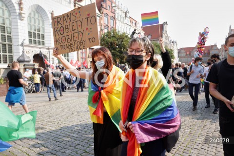  12.09.2020 GDANSK<br />
GDANSK PRZECIWKO TECZOWEJ AGRESJI<br />
PROTEST ZORGANIZOWANY PRZEZ MLODZIEZ WSZECHPOLSKA, ORAZ SIEDEM KONTRMANIFESTACJI M.IN.: GDANSK DLA WSZYSTKICH, TWOJ GDANSK PREZYDENCIE, GDANSK MOWI STOP FASZYZMOWI, KONTRMANIFA GO! GDANSK OBRONIMY, GDANSK - TAK DLA ROWNOSCI<br />
N/Z DZIALACZE LGBT Z TRANSPARENTEM TRANS KOBIETY TO KOBIETY TRANSFOBY TO PAJACE<br />
 