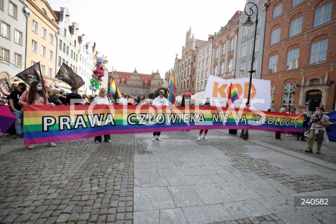  12.09.2020 GDANSK<br />
GDANSK PRZECIWKO TECZOWEJ AGRESJI<br />
PROTEST ZORGANIZOWANY PRZEZ MLODZIEZ WSZECHPOLSKA, ORAZ SIEDEM KONTRMANIFESTACJI M.IN.: GDANSK DLA WSZYSTKICH, TWOJ GDANSK PREZYDENCIE, GDANSK MOWI STOP FASZYZMOWI, KONTRMANIFA GO! GDANSK OBRONIMY, GDANSK - TAK DLA ROWNOSCI<br />
N/Z PRAWA CZLOWIEKA NIE SA IDEOLOGIA, KOD<br />
 