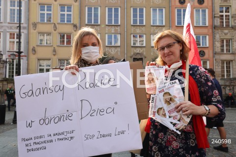  12.09.2020 GDANSK<br />
GDANSK PRZECIWKO TECZOWEJ AGRESJI<br />
PROTEST ZORGANIZOWANY PRZEZ MLODZIEZ WSZECHPOLSKA, ORAZ SIEDEM KONTRMANIFESTACJI M.IN.: GDANSK DLA WSZYSTKICH, TWOJ GDANSK PREZYDENCIE, GDANSK MOWI STOP FASZYZMOWI, KONTRMANIFA GO! GDANSK OBRONIMY, GDANSK - TAK DLA ROWNOSCI<br />
N/Z GDANSCY RODZICE W OBRONIE DZIECI<br />
 