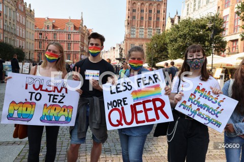  12.09.2020 GDANSK<br />
GDANSK PRZECIWKO TECZOWEJ AGRESJI<br />
PROTEST ZORGANIZOWANY PRZEZ MLODZIEZ WSZECHPOLSKA, ORAZ SIEDEM KONTRMANIFESTACJI M.IN.: GDANSK DLA WSZYSTKICH, TWOJ GDANSK PREZYDENCIE, GDANSK MOWI STOP FASZYZMOWI, KONTRMANIFA GO! GDANSK OBRONIMY, GDANSK - TAK DLA ROWNOSCI<br />
N/Z MANIFESTANCI LGBT Z TRANSPARENTAMI POLSKA TO TEZ MOJ KRAJ LES FEAR MORE QUEER MILOSC ROWNOSC ANTYFASZYZM<br />
 