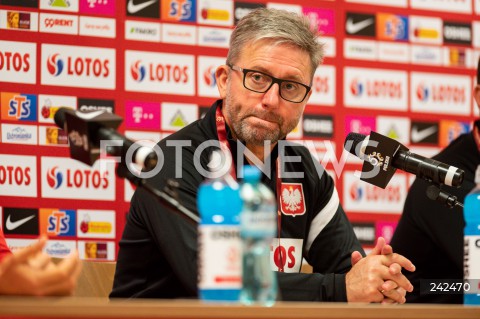  06.10.2020 GDANSK<br />
PILKA NOZNA - KONFERENCJA PRASOWA I TRENING REPREZENTACJI POLSKI PZPN PRZED TOWARZYSKIM MECZEM Z FINLANDIA W GDANSKU<br />
N/Z JERZY BRZECZEK<br />
 