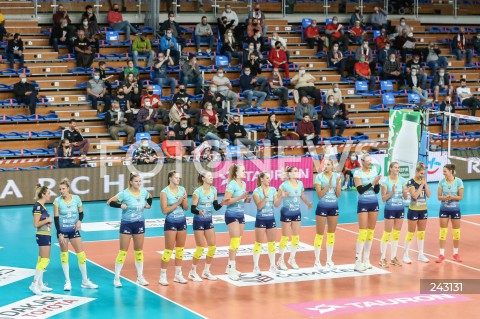  09.10.2020 RZESZOW <br />
SIATKOWKA KOBIET<br />
TAURONLIGA SEZON 2020/2021<br />
WOMEN VOLLEYBALL POLAND POLISH LEAGUE<br />
MECZ DEVELOPRES SKYRES RZESZOW - DPD LEGIONOVIA LEGIONOWO <br />
N/Z SIATKARKI ZAWODNICZKI DEVELOPRESU SKYRES RZESZOW KIBICE HALA TRYBUNY  <br />
 