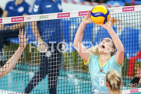  09.10.2020 RZESZOW <br />
SIATKOWKA KOBIET<br />
TAURONLIGA SEZON 2020/2021<br />
WOMEN VOLLEYBALL POLAND POLISH LEAGUE<br />
MECZ DEVELOPRES SKYRES RZESZOW - DPD LEGIONOVIA LEGIONOWO <br />
N/Z MARTA KRAJEWSKA SYLWETKA <br />
 