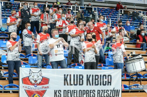  09.10.2020 RZESZOW <br />
SIATKOWKA KOBIET<br />
TAURONLIGA SEZON 2020/2021<br />
WOMEN VOLLEYBALL POLAND POLISH LEAGUE<br />
MECZ DEVELOPRES SKYRES RZESZOW - DPD LEGIONOVIA LEGIONOWO <br />
N/Z KIBICE DEVELOPRESU SKYRES RZESZOW DOPING EMOCJE MASECZKI W MASECZKACH OPRAWA <br />
 