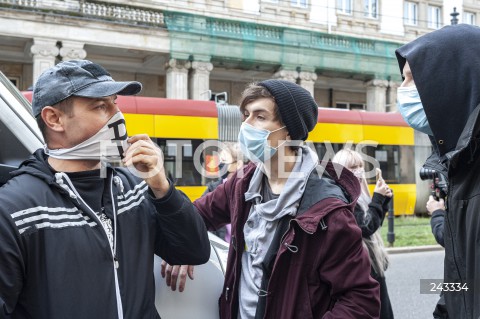  20.10.2020 WARSZAWA<br />
OBYWATELSKIE ZATRZYMANIE FURGONETKI ANTYABORCYJNEJ PROLIFE<br />
N/Z FURGONETKA MARGOT MICHAL SZUTOWICZ<br />
 