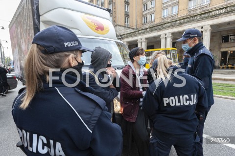  20.10.2020 WARSZAWA<br />
OBYWATELSKIE ZATRZYMANIE FURGONETKI ANTYABORCYJNEJ PROLIFE<br />
N/Z FURGONETKA MARGOT MICHAL SZUTOWICZ POLICJA<br />
 