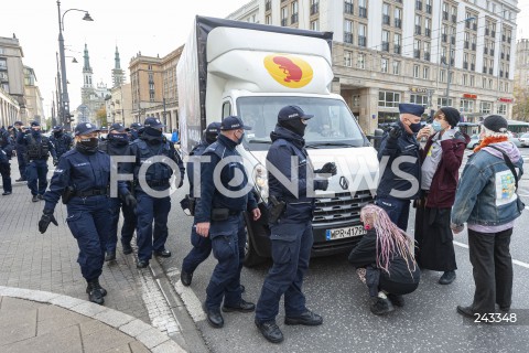  20.10.2020 WARSZAWA<br />
OBYWATELSKIE ZATRZYMANIE FURGONETKI ANTYABORCYJNEJ PROLIFE<br />
N/Z FURGONETKA MARGOT MICHAL SZUTOWICZ POLICJA<br />
 