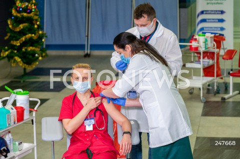  27.12.2020 WARSZAWA<br />
PIERWSZE SZCZEPIENIA PRZECIW COVID-19<br />
SZPITAL MSWIA W WARSZAWIE<br />
<br />
Vaccination against Covid-19 has started in Poland. The first person to be vaccinated was Warsaw hospital nurse.<br />
<br />
N/Z AGNIESZKA SZAROWSKA<br />
 