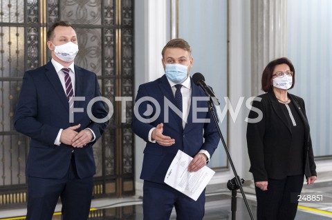  26.01.2021 WARSZAWA SEJM<br />
DZIEN W SEJMIE<br />
KONFERENCJA SOLIDARNEJ POLSKI<br />
UKARANIE MALGORZATY PROKOP PACZKOWSKIEJ<br />
N/Z TOMASZ OZDOBA MARIUSZ KALUZNY MARIA KUROWSKA<br />
 