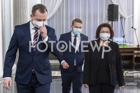  26.01.2021 WARSZAWA SEJM<br />
DZIEN W SEJMIE<br />
KONFERENCJA SOLIDARNEJ POLSKI<br />
UKARANIE MALGORZATY PROKOP PACZKOWSKIEJ<br />
N/Z TOMASZ OZDOBA MARIUSZ KALUZNY MARIA KUROWSKA<br />
 