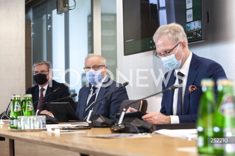  16.03.2021 WARSZAWA SEJM<br />
POSIEDZENIE SEJMU<br />
N/Z CZESLAW HOC BOLESLAW PIECHA TOMASZ LATOS KOMISJA ZDROWIA<br />
 