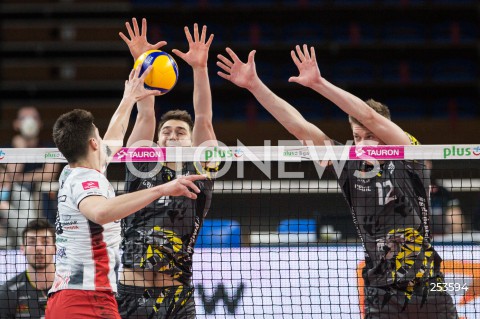  03.04.2021 RZESZOW <br />
SIATKOWKA MEZCZYZN <br />
PLUSLIGA SEZON 2020/2021 <br />
PLUS LIGA POLISH MEN VOLLEYBALL LEAGUE <br />
MECZ NR 1 O 5. MIEJSCE <br />
MECZ ASSECO RESOVIA - TREFL GDANSK <br />
N/Z LUKASZ KOZUB KAROL URBANOWICZ BLOK <br />
 