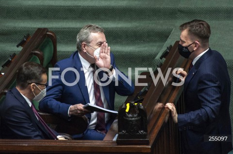  04.05.2021 WARSZAWA SEJM<br />
POSIEDZENIE SEJMU<br />
N/Z PIOTR GLINSKI PREMIER MATEUSZ MORAWIECKI LUKASZ SCHREIBER<br />
 