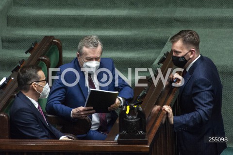  04.05.2021 WARSZAWA SEJM<br />
POSIEDZENIE SEJMU<br />
N/Z PIOTR GLINSKI PREMIER MATEUSZ MORAWIECKI LUKASZ SCHREIBER<br />
 