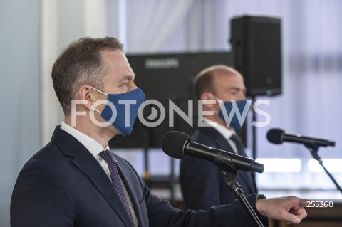  13.05.2021 WARSZAWA SEJM <br />
DZIEN W SEJMIE <br />
N/Z BORYS BUDKA CEZARY TOMCZYK<br />
 