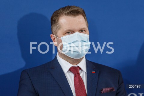  14.05.2021 RZESZOW <br />
KONFERENCJA WOJEWODY PODKARPACKIEGO EWY LENIART I MINISTRA EDUKACJI I NAUKI PRZEMYSLAWA CZARNKA W RZESZOWIE<br />
PRZEKAZANIE CZEKOW DLA RZESZOWSKICH UCZELNI NA REALIZACJE INWESTYCJI <br />
N/Z PRZEMYSLAW CZARNEK <br />
 