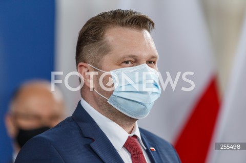  14.05.2021 RZESZOW <br />
KONFERENCJA WOJEWODY PODKARPACKIEGO EWY LENIART I MINISTRA EDUKACJI I NAUKI PRZEMYSLAWA CZARNKA W RZESZOWIE<br />
PRZEKAZANIE CZEKOW DLA RZESZOWSKICH UCZELNI NA REALIZACJE INWESTYCJI <br />
N/Z PRZEMYSLAW CZARNEK <br />
 