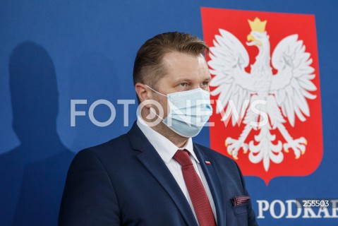  14.05.2021 RZESZOW <br />
KONFERENCJA WOJEWODY PODKARPACKIEGO EWY LENIART I MINISTRA EDUKACJI I NAUKI PRZEMYSLAWA CZARNKA W RZESZOWIE<br />
PRZEKAZANIE CZEKOW DLA RZESZOWSKICH UCZELNI NA REALIZACJE INWESTYCJI <br />
N/Z PRZEMYSLAW CZARNEK <br />
 