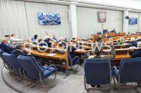  27.05.2021 WARSZAWA SENAT<br />
POSIEDZENIE SENATU<br />
N/Z MAREK PEK SALA POSIEDZEN SENATOROWIE GLOSOWANIE RATYFIKACJA BUDZETU ODBUDOWY Z PREAMBULA<br />
 